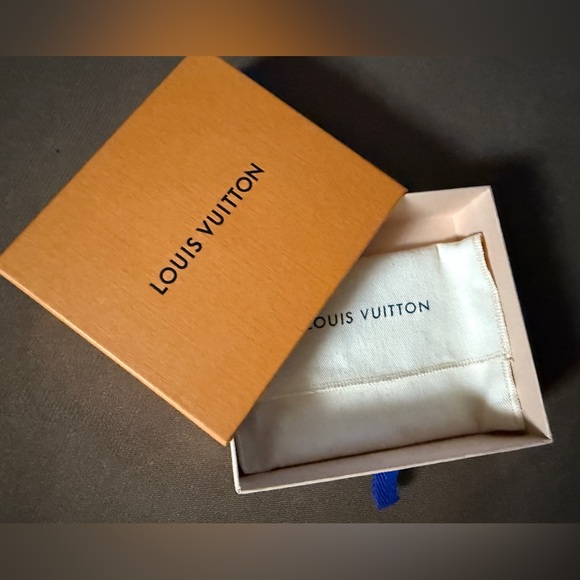 Louis Vuitton small gift box - Picture 1 of 16